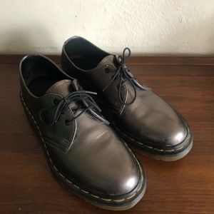 DR. MARTENS Lace-Ups Pewter Flats in silver patent